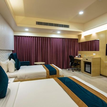 Zion - A Luxurious Hotel Бангалор Екстериор снимка