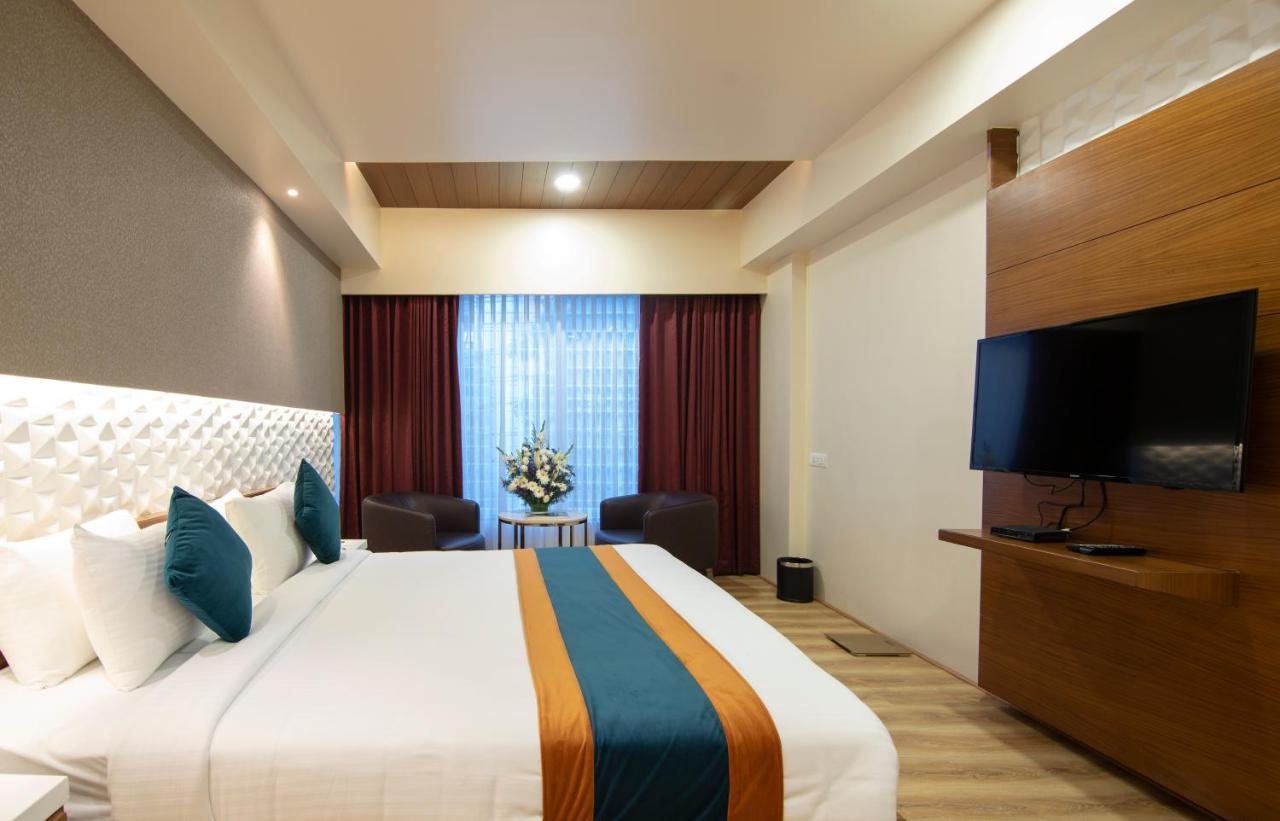 Zion - A Luxurious Hotel Бангалор Екстериор снимка