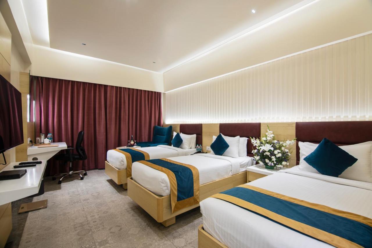 Zion - A Luxurious Hotel Бангалор Екстериор снимка